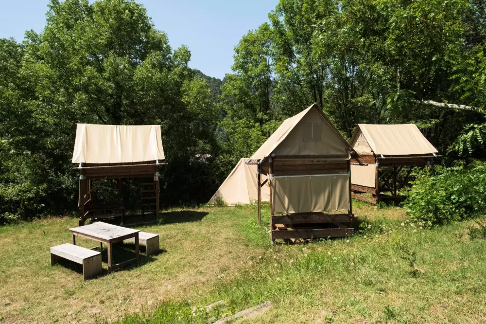 Kwiat Camping Mas de Champel 4 Gwiazdy★★★★ 4 Gwiazdy★★★★ 4 Gwiazdy★★★★ 4 Gwiazdy★★★★