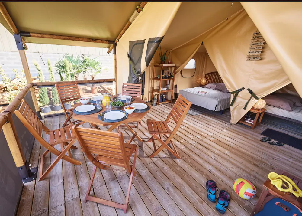 Kwiat Camping Mas de Champel 4 Gwiazdy★★★★ 4 Gwiazdy★★★★ 4 Gwiazdy★★★★ 4 Gwiazdy★★★★