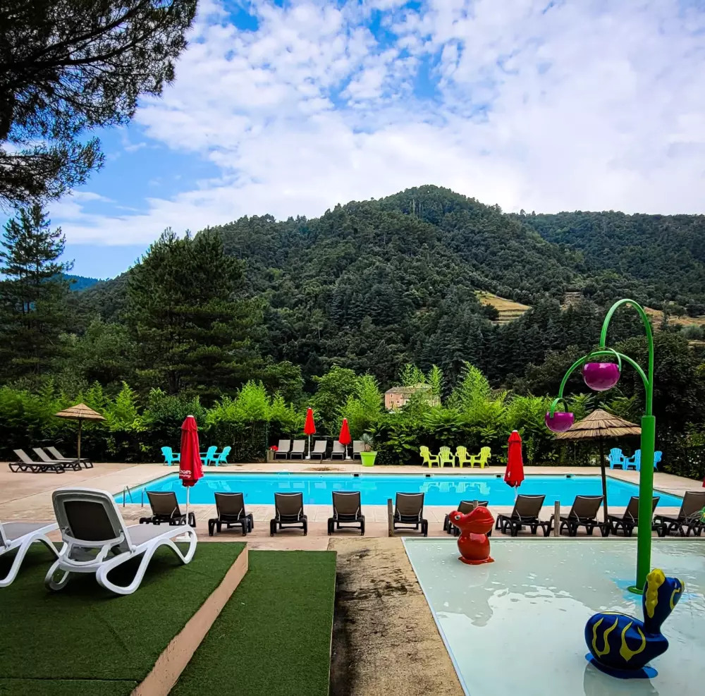 Kwiat Camping Mas de Champel 4 Gwiazdy★★★★ 4 Gwiazdy★★★★ 4 Gwiazdy★★★★ 4 Gwiazdy★★★★