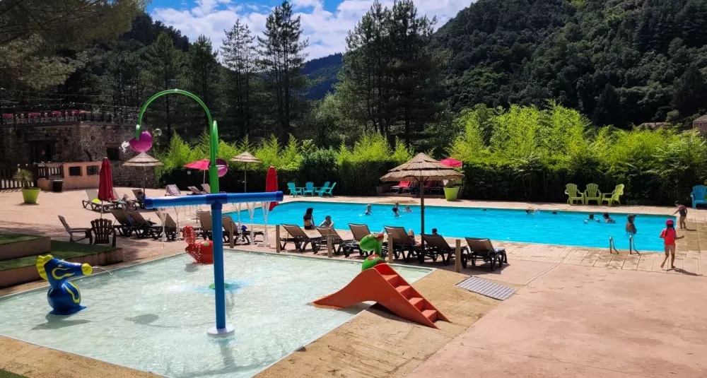 Kwiat Camping Mas de Champel 4 Gwiazdy★★★★ 4 Gwiazdy★★★★ 4 Gwiazdy★★★★ 4 Gwiazdy★★★★