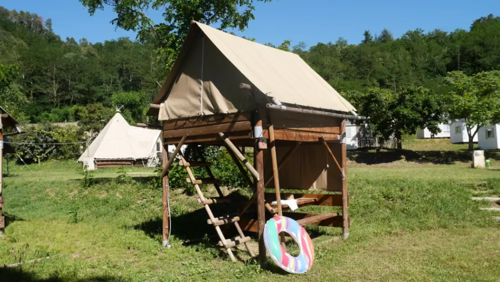 Kwiat Camping Mas de Champel 4 Gwiazdy★★★★ 4 Gwiazdy★★★★ 4 Gwiazdy★★★★ 4 Gwiazdy★★★★