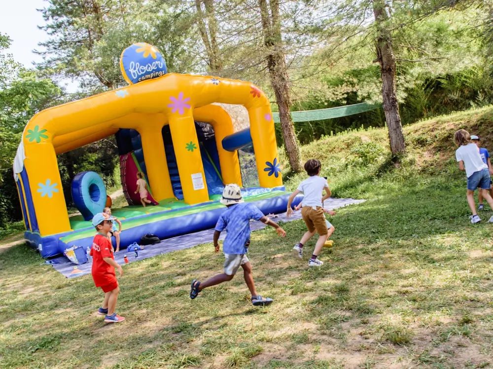 Kwiat Camping Mas de Champel 4 Gwiazdy★★★★ 4 Gwiazdy★★★★ 4 Gwiazdy★★★★ 4 Gwiazdy★★★★