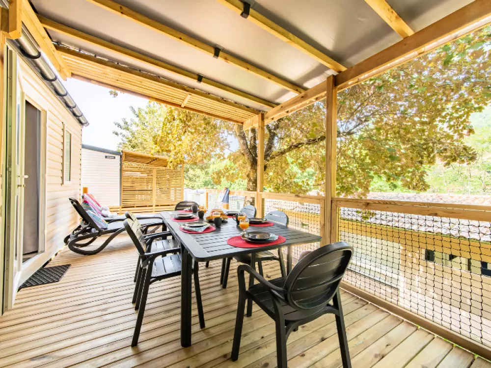 Kwiat Camping Mas de Champel 4 Gwiazdy★★★★ 4 Gwiazdy★★★★ 4 Gwiazdy★★★★ 4 Gwiazdy★★★★