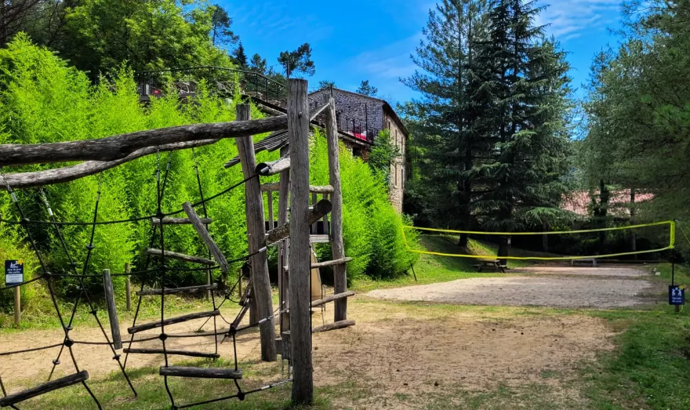 Kwiat Camping Mas de Champel 4 Gwiazdy★★★★ 4 Gwiazdy★★★★ 4 Gwiazdy★★★★ 4 Gwiazdy★★★★