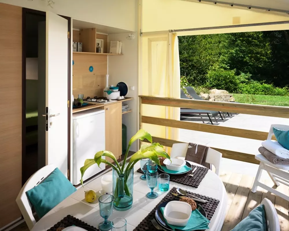 Kwiat Camping Mas de Champel 4 Gwiazdy★★★★ 4 Gwiazdy★★★★ 4 Gwiazdy★★★★ 4 Gwiazdy★★★★