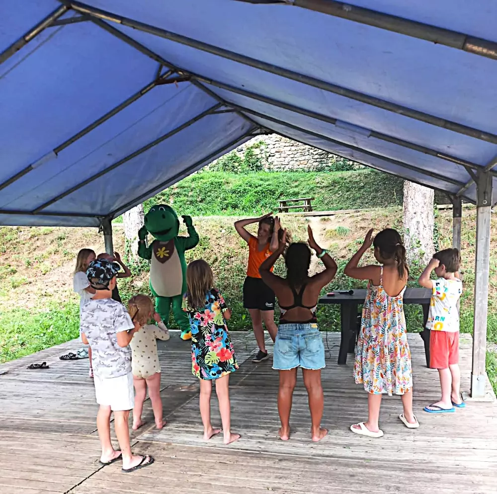 Kwiat Camping Mas de Champel 4 Gwiazdy★★★★ 4 Gwiazdy★★★★ 4 Gwiazdy★★★★ 4 Gwiazdy★★★★