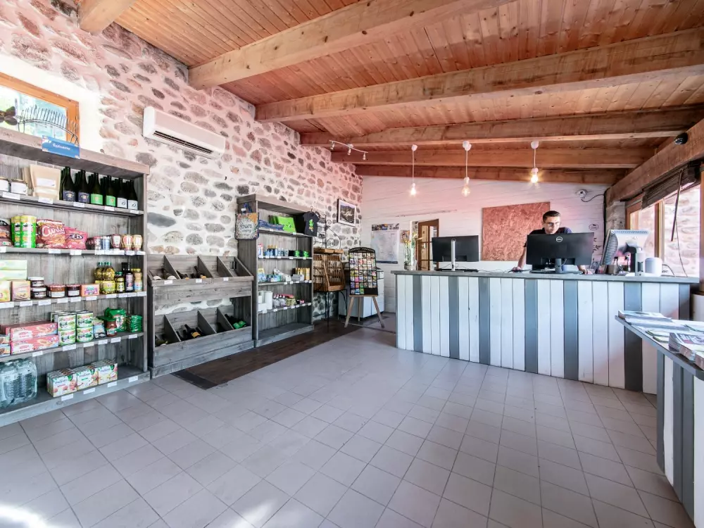 Kwiat Camping Mas de Champel 4 Gwiazdy★★★★ 4 Gwiazdy★★★★ 4 Gwiazdy★★★★ 4 Gwiazdy★★★★