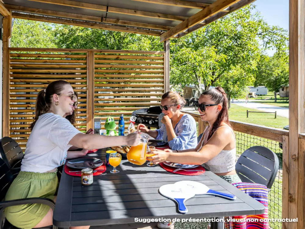 Kwiat Camping Mas de Champel 4 Gwiazdy★★★★ 4 Gwiazdy★★★★ 4 Gwiazdy★★★★ 4 Gwiazdy★★★★