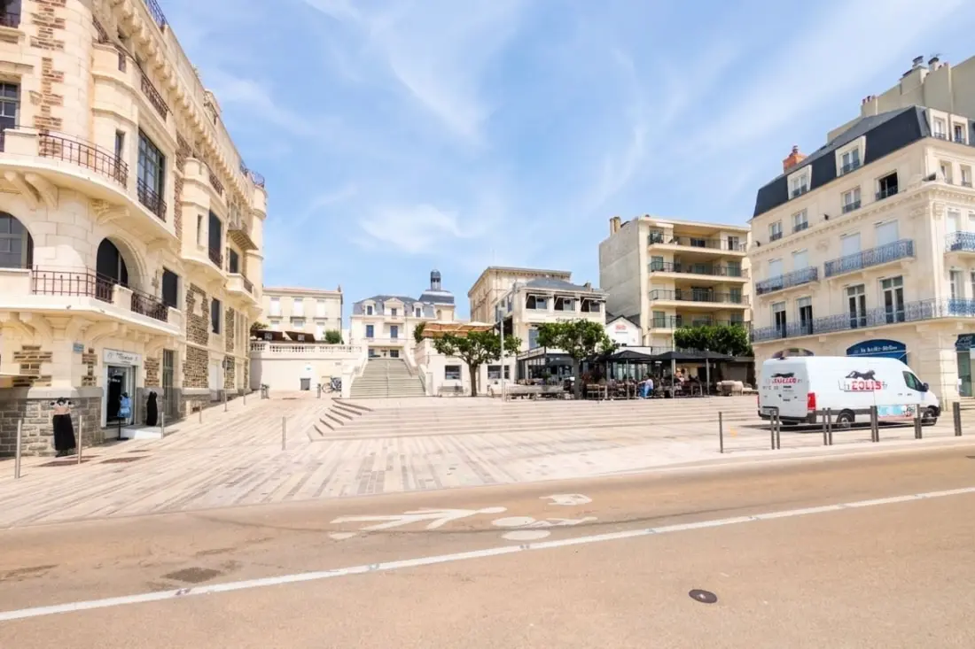50 M De La Grande Plage Des Sables D'olonne