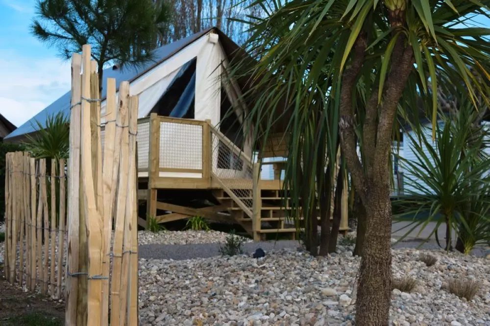 Camping Les Pirons 5 Sterren★★★★★