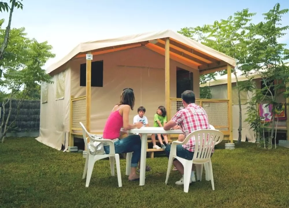 Camping Les Pirons 5 Sterren★★★★★