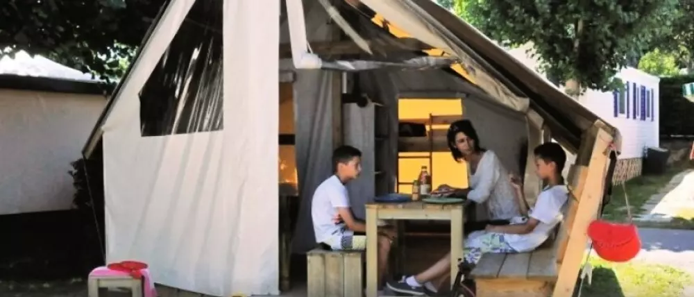 Camping Les Pirons 5 Sterren★★★★★