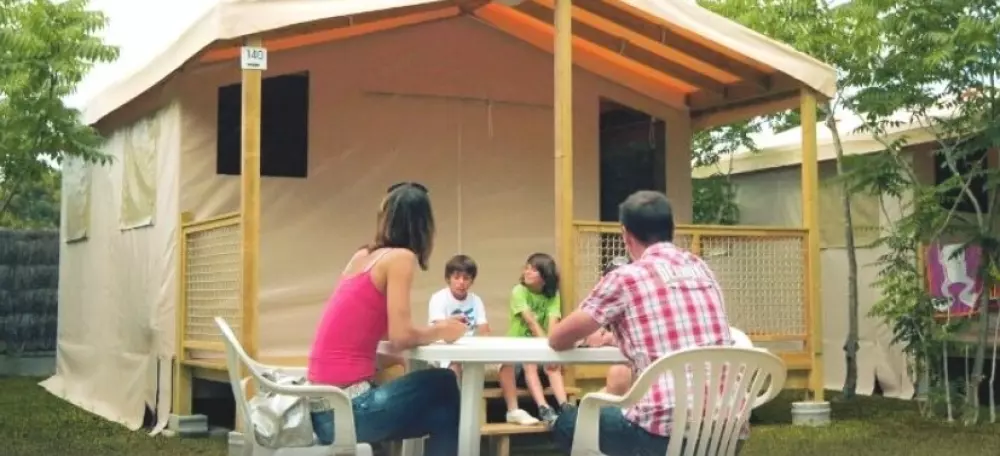 Camping Les Pirons 5 Sterren★★★★★