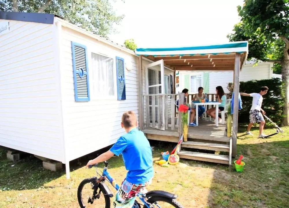 Camping Les Pirons 5 Sterren★★★★★