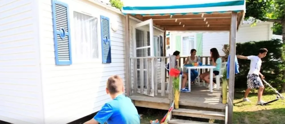 Camping Les Pirons 5 Sterren★★★★★