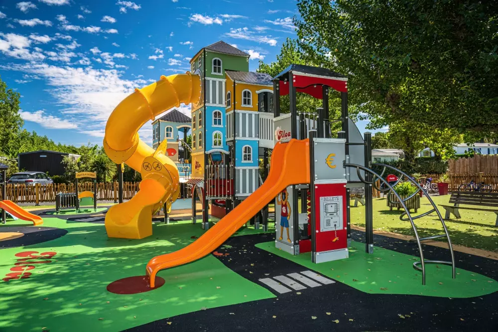 Camping Les Pirons 5 Sterren★★★★★