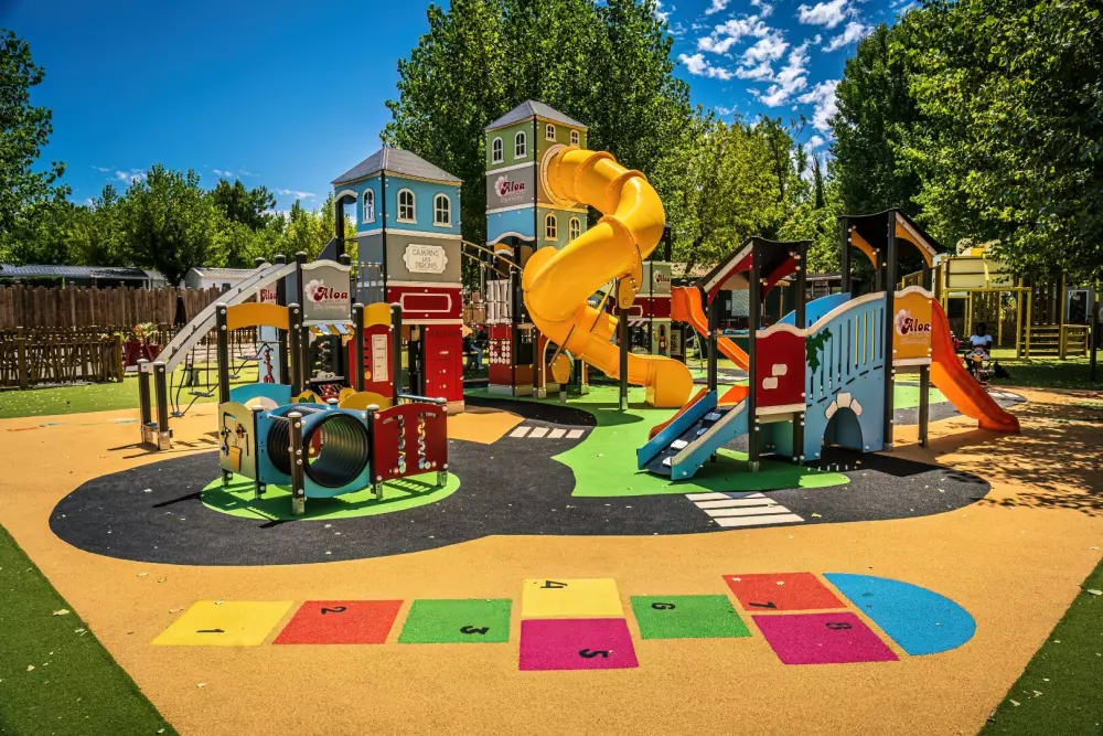 Camping Les Pirons 5 Sterren★★★★★