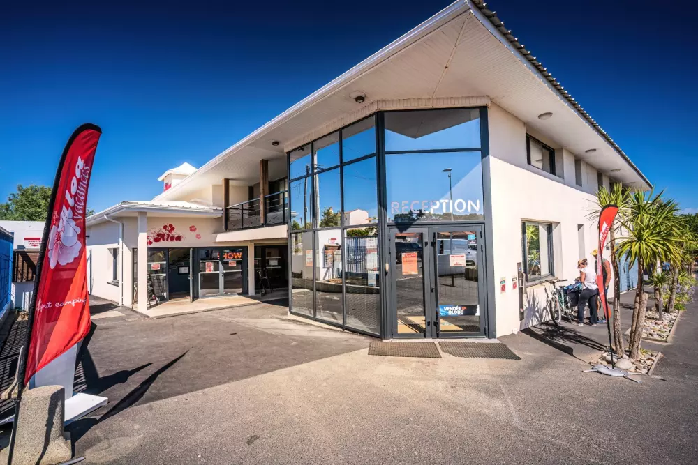 Camping Les Pirons 5 Sterren★★★★★