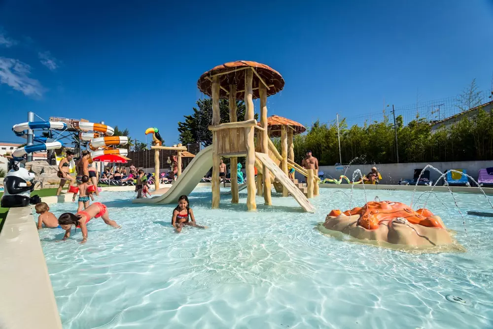 Camping Les Pirons 5 Sterren★★★★★