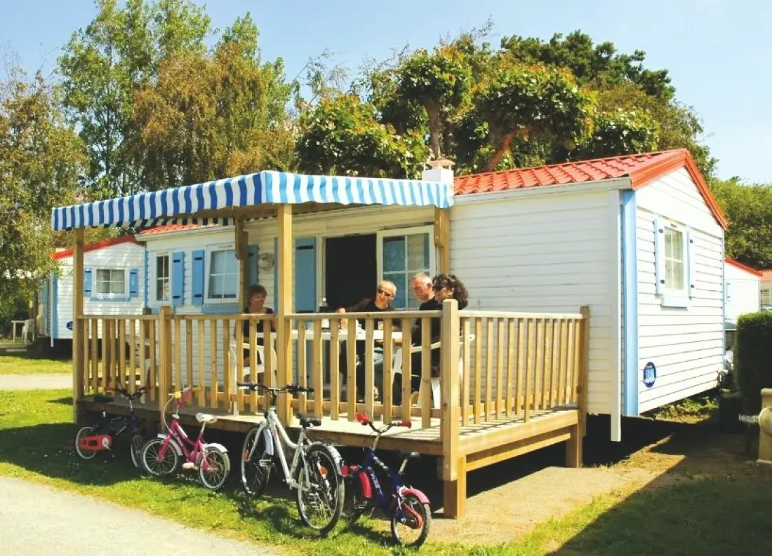 Camping Les Pirons 5 Sterren★★★★★