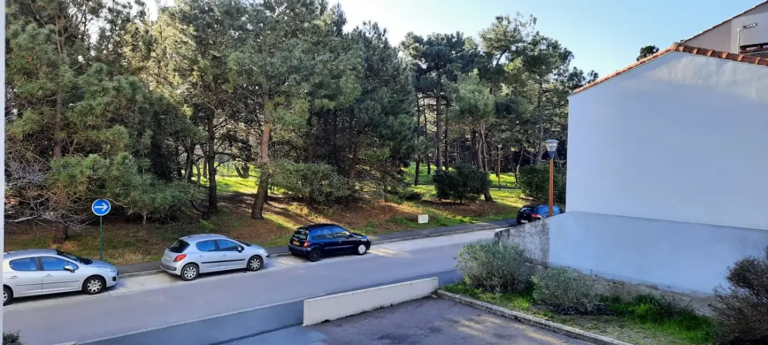 Kényelmes és egyszerű apartman hozzáférés (parking)