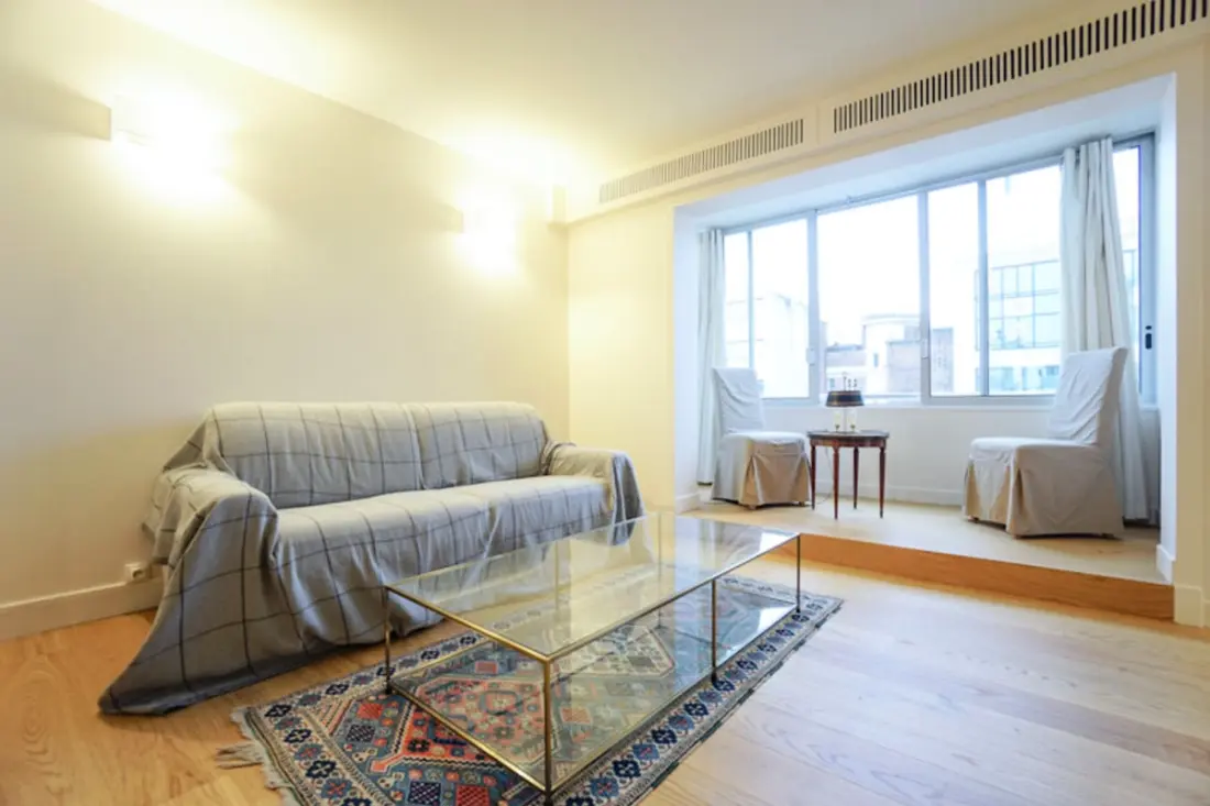 Mooi, licht appartement in Levallois