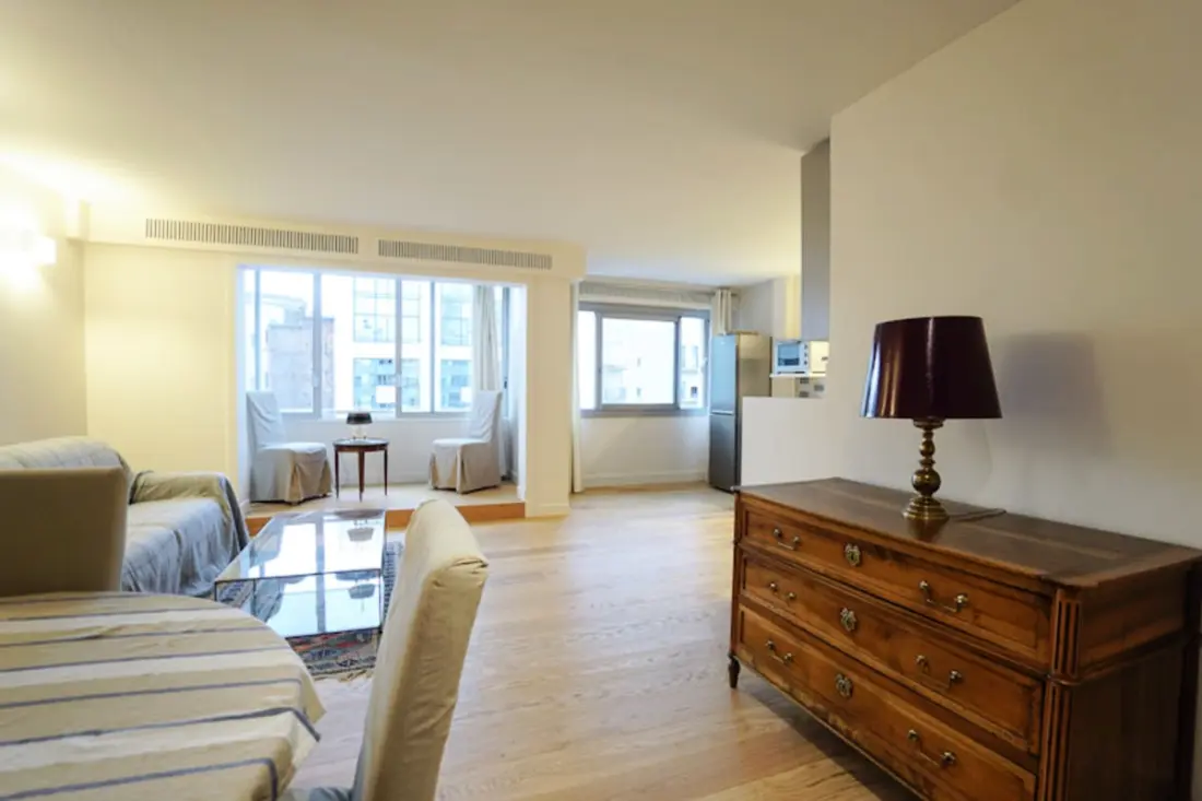 Mooi, licht appartement in Levallois