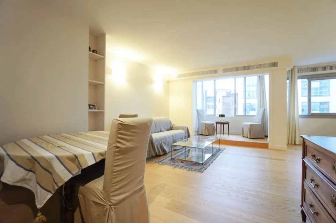 Mooi, licht appartement in Levallois