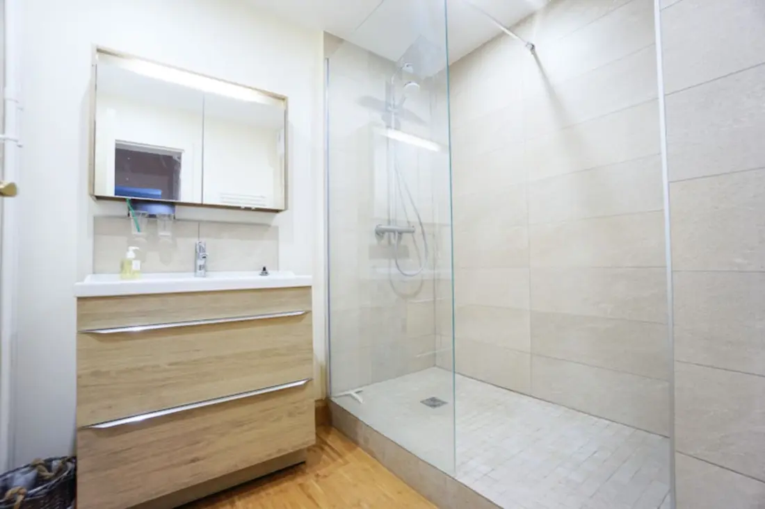 Mooi, licht appartement in Levallois