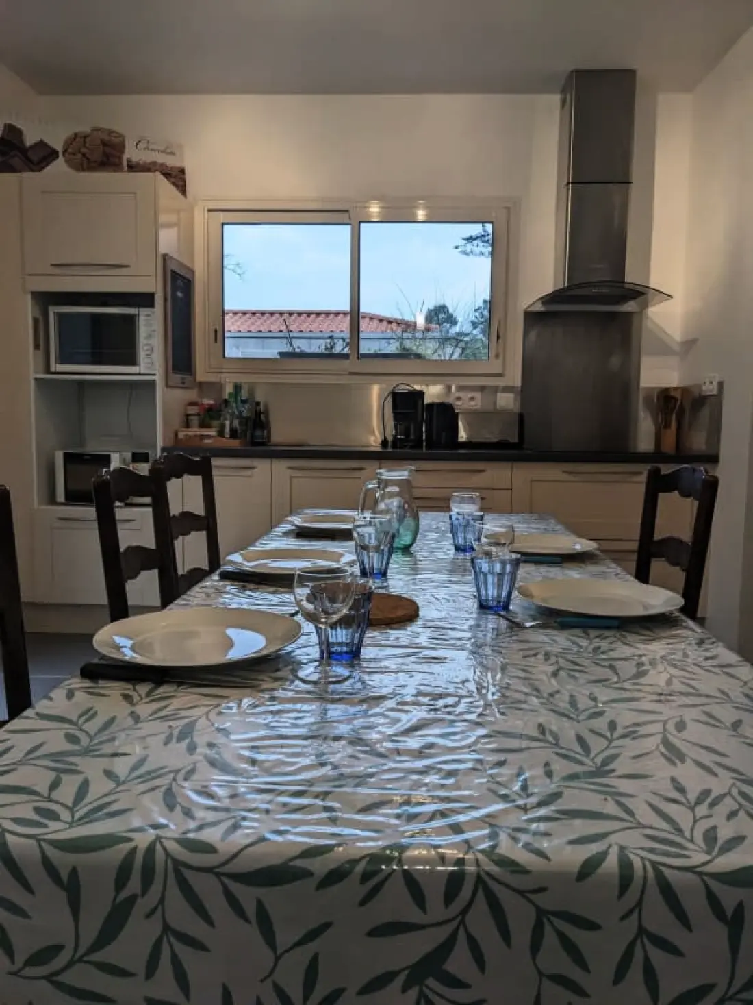 Meleg ház nyugodt és közel a strandhoz