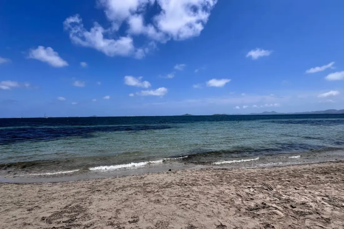 La Perla Azul: Beach 50m, felújított és lusta