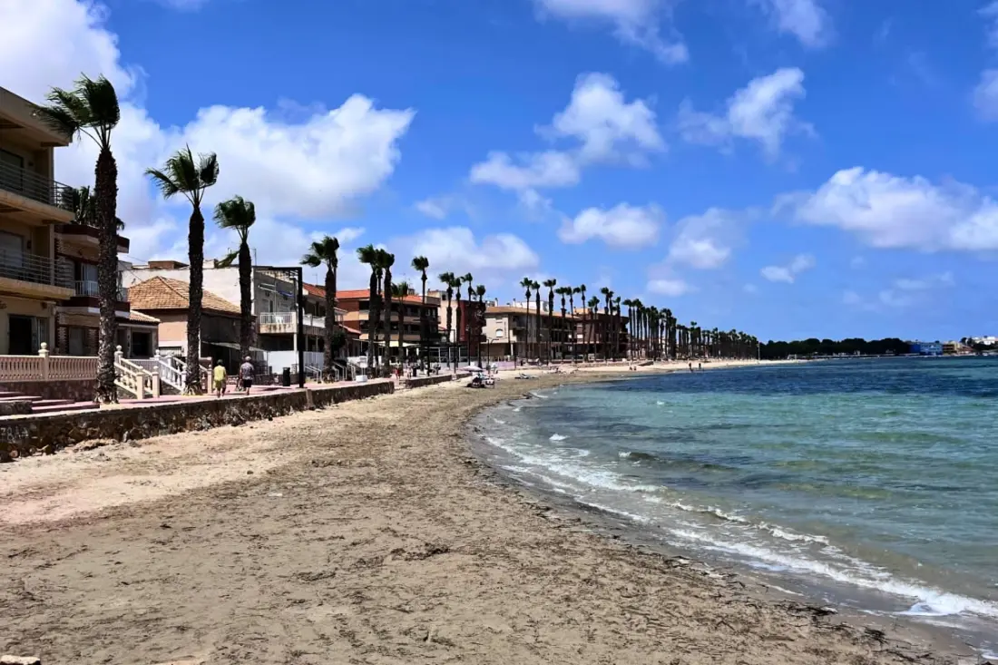 La Perla Azul: Beach 50m, felújított és lusta