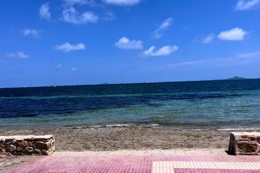 La Perla Azul: Beach 50m, felújított és lusta