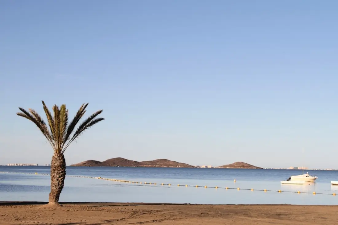 La Perla Azul: Beach 50m, felújított és lusta