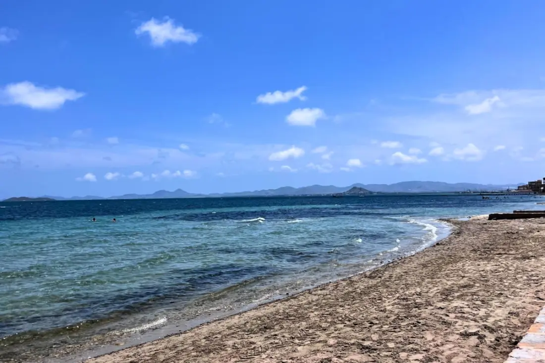 La Perla Azul: Beach 50m, felújított és lusta