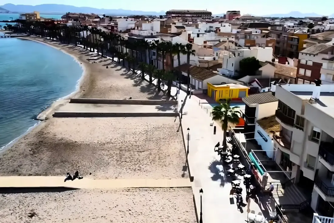 La Perla Azul: Beach 50m, felújított és lusta