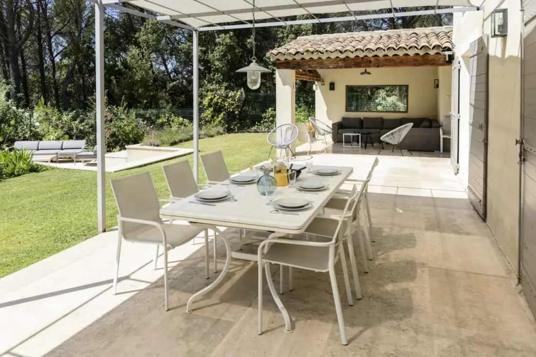 Bastide Blanche: Villa with Pool and Terrain From Pétanque to Lourmarin.