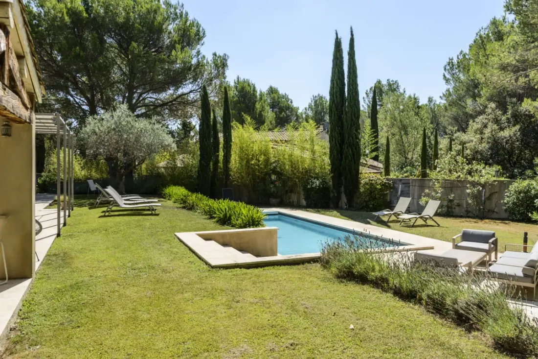 Bastide Blanche: Villa with Pool and Terrain From Pétanque to Lourmarin.