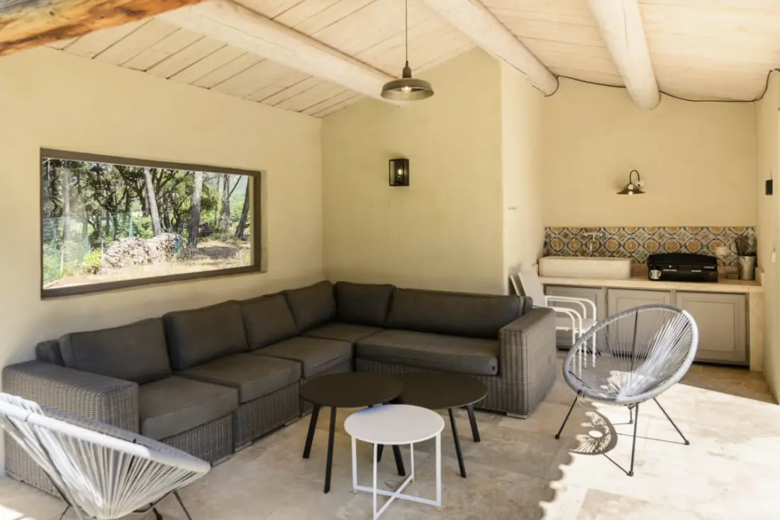 Bastide Blanche: Villa with Pool and Terrain From Pétanque to Lourmarin.