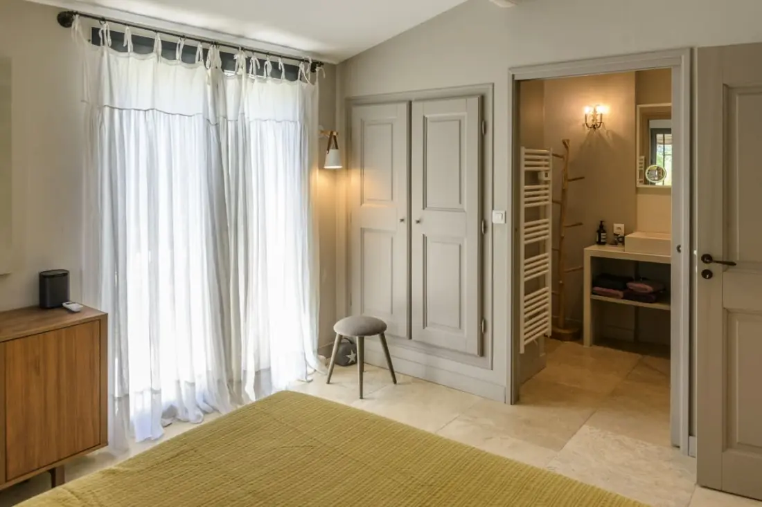 Bastide Blanche: Villa with Pool and Terrain From Pétanque to Lourmarin.