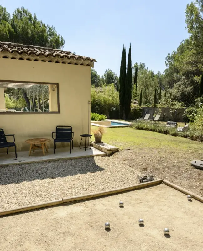 Bastide Blanche: Villa with Pool and Terrain From Pétanque to Lourmarin.