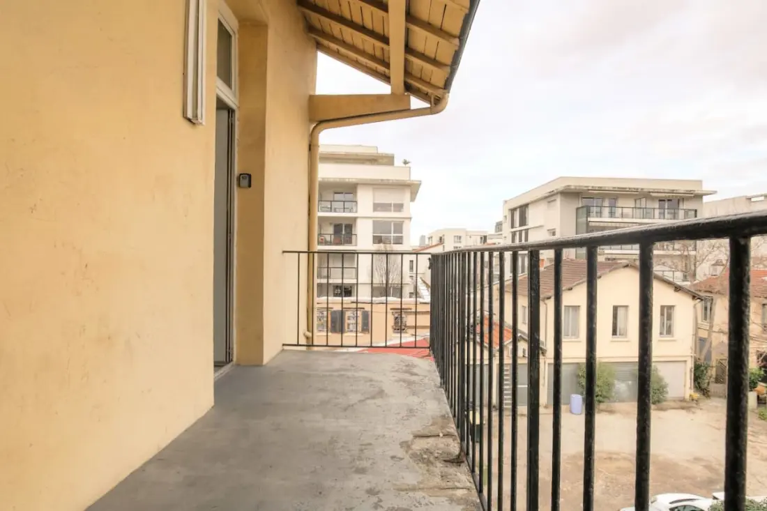 Charming Accommodation With Balcony Au Coeur From 7th