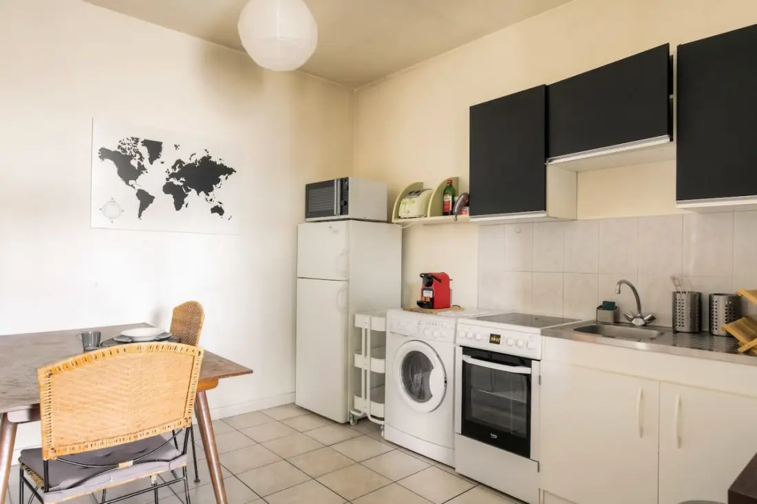 Charming Accommodation With Balcony Au Coeur From 7th