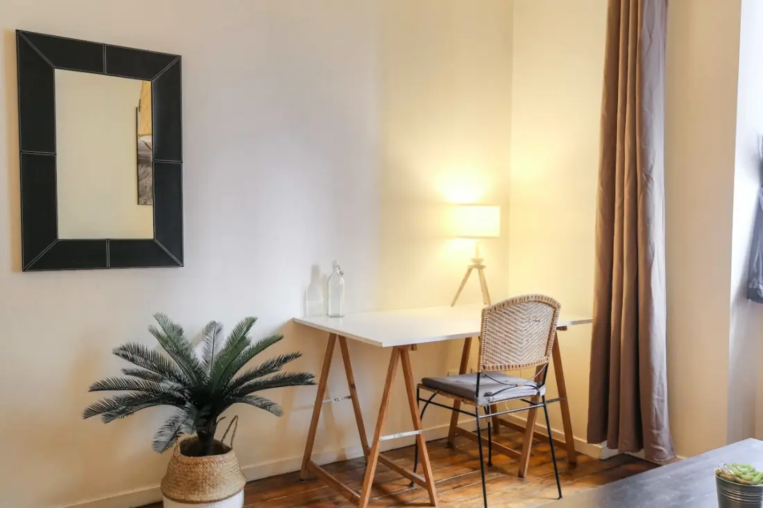 Charming Accommodation With Balcony Au Coeur From 7th
