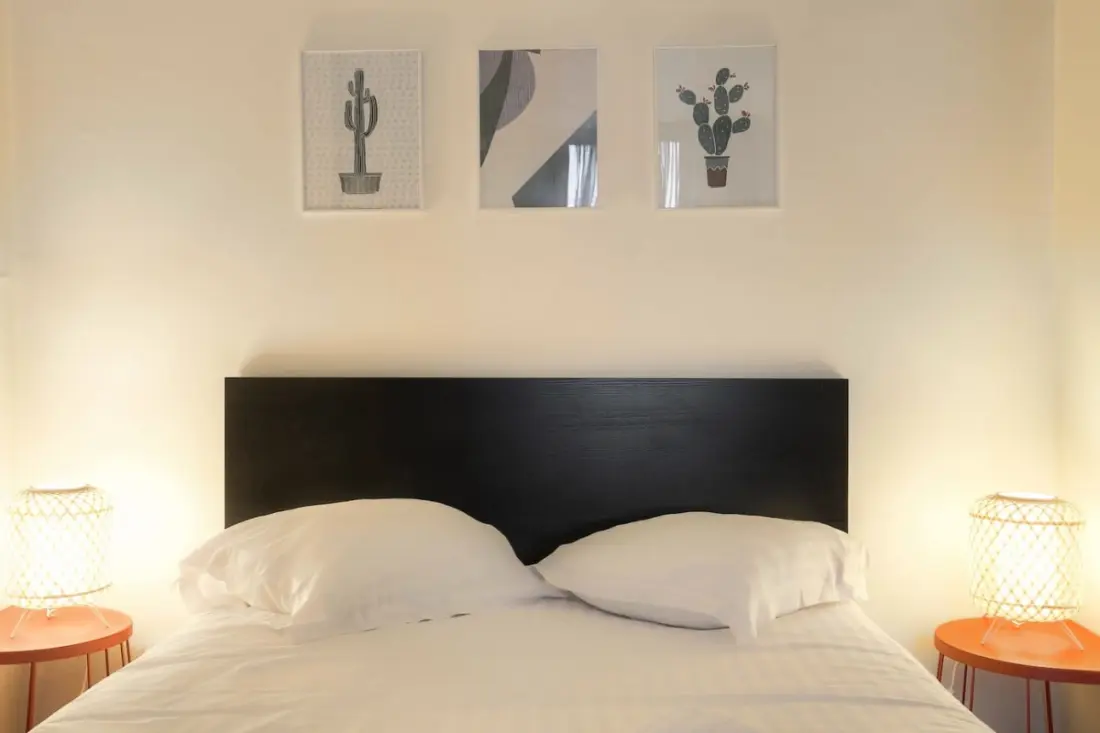Charming Accommodation With Balcony Au Coeur From 7th