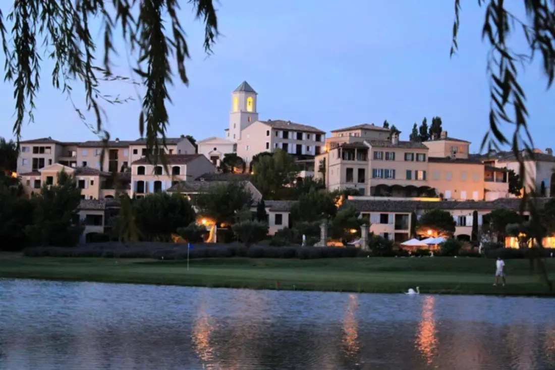 Az én villám Provence-ban, luxusvilla és úszómedence, Domaine De Pont-royal