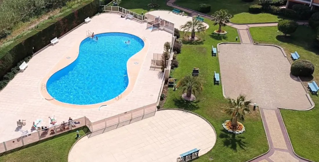 Apartament z basenem w Mandelieu- la- napoule
