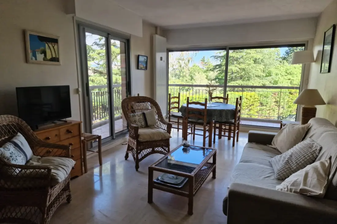 Apartament z basenem w Mandelieu- la- napoule