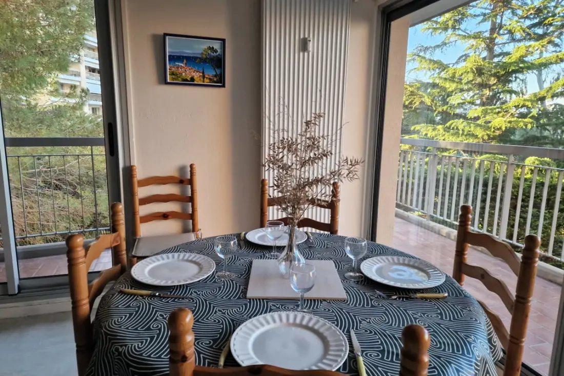 Apartament z basenem w Mandelieu- la- napoule