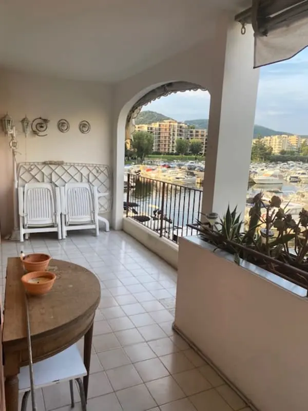 Apartament ze wspólnym basenem i tarasem